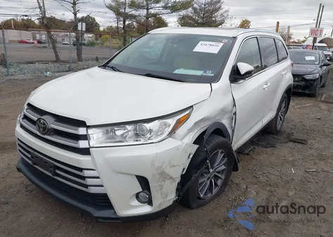 2019 Toyota Highlander Xle z USA, uszkodzony, nr VIN 5TDJZRFH1KS595341
